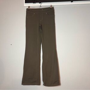 Athleta Bettona Classic Pant Pull On Olive Green Size XS Bootcut Stretchy Yoga